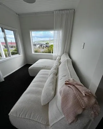 Ocean Breeze Retreat Villa Kaka Point Exterior photo
