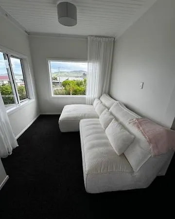 Ocean Breeze Retreat Villa Kaka Point Exterior photo